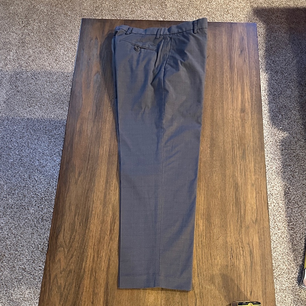 Dockers Men's Classic Fit D3 Gray Dress Pants